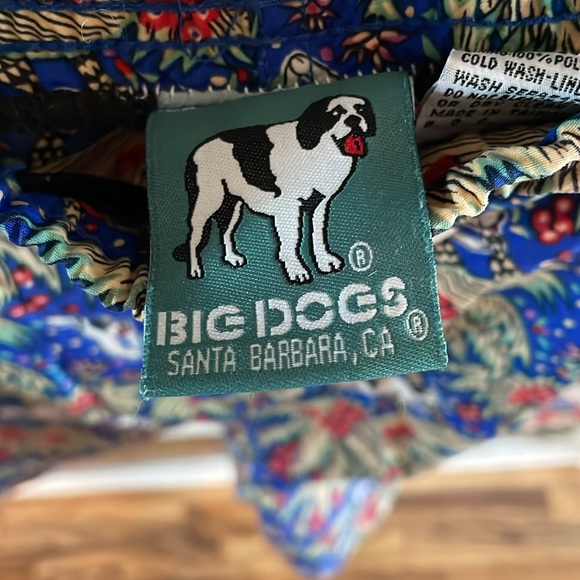 Dog and tropical style shorts - Picture 4 of 5